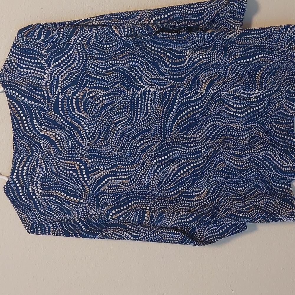 Chico's Ripple Dots Cross Neck 3/4 Sleeve. Kyoto Indigo. - Picture 3 of 10